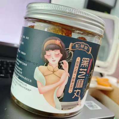松草堂养身黑芝麻丸～ 箱规80罐，净含量200g（20丸*10g） 九晒九蒸黑芝麻丸 98%黑芝麻+2%有机蜂蜜，早上空腹就着温水细嚼两粒黑芝麻丸，改善睡眠质量；补充钙质；修复肝、肾功能。坚持吃，养发护发乌发，女人衰老的原因： 一缺气、二寒气、三肾亏早晚2颗黑芝麻丸，以黑养肾，不仅能补充肾源还能乌黑秀发哦！黑芝麻丸助你开启，养生模式